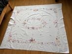Prachtig wit met de hand geborduurd tafellaken. 144x 130 cm, Huis en Inrichting, Keuken | Textiel, Ophalen of Verzenden, Zo goed als nieuw