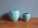 Twee mintgroene vazen, Gebruikt, Aardewerk of Porselein, Ophalen of Verzenden, Minder dan 50 cm
