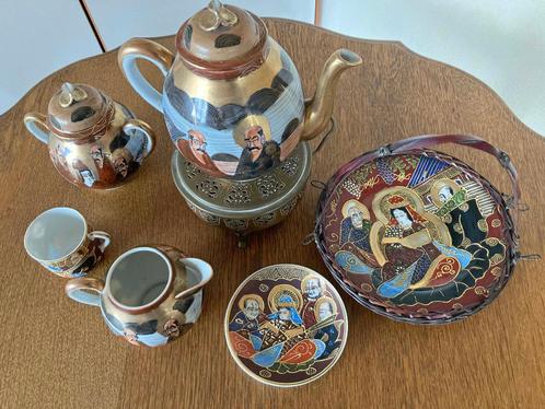 Servies - twee stijlen Japans porselein met Geisha en mannen, Antiek en Kunst, Curiosa en Brocante, Ophalen