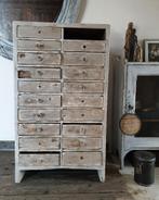 Erg be - ladenkastje, Antiek en Kunst, Antiek | Meubels | Kasten, Ophalen of Verzenden