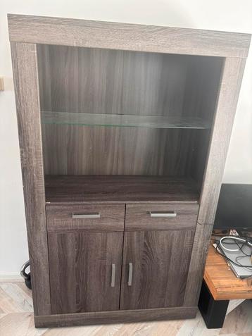 Kast en dressior set. beschikbaar voor biedingen