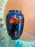 Japanse lakvaas met goudvis motief, Antiek en Kunst, Ophalen