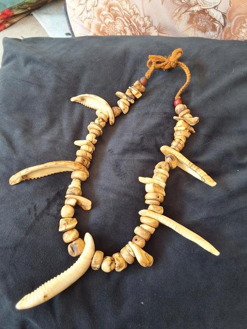 Handgemaakte Ketting papua nepal. Tanden schelp boeddha enz., Antiek en Kunst, Kunst | Niet-Westerse kunst, Ophalen of Verzenden