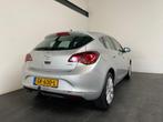 Opel Astra 1.4 Turbo. Cosmo. Trekhaak! (bj 2014), Auto's, Voorwielaandrijving, Euro 5, Gebruikt, 680 kg