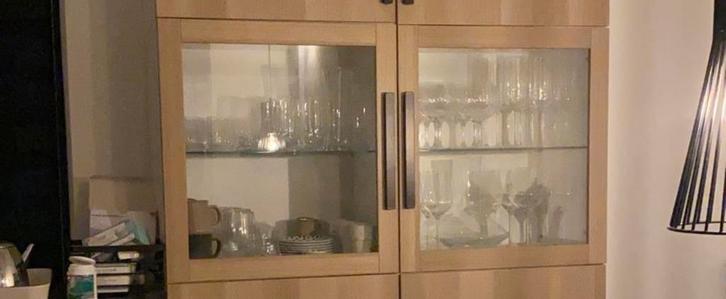 IKEA besta kast - gedeelte met glazen deurtjes, Huis en Inrichting, Kasten | Buffetkasten, Gebruikt, Minder dan 100 cm, 25 tot 50 cm
