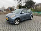 Daihatsu Sirion 2 1.0-12V Premium, Origineel Nederlands, Te koop, Zilver of Grijs, 5 stoelen