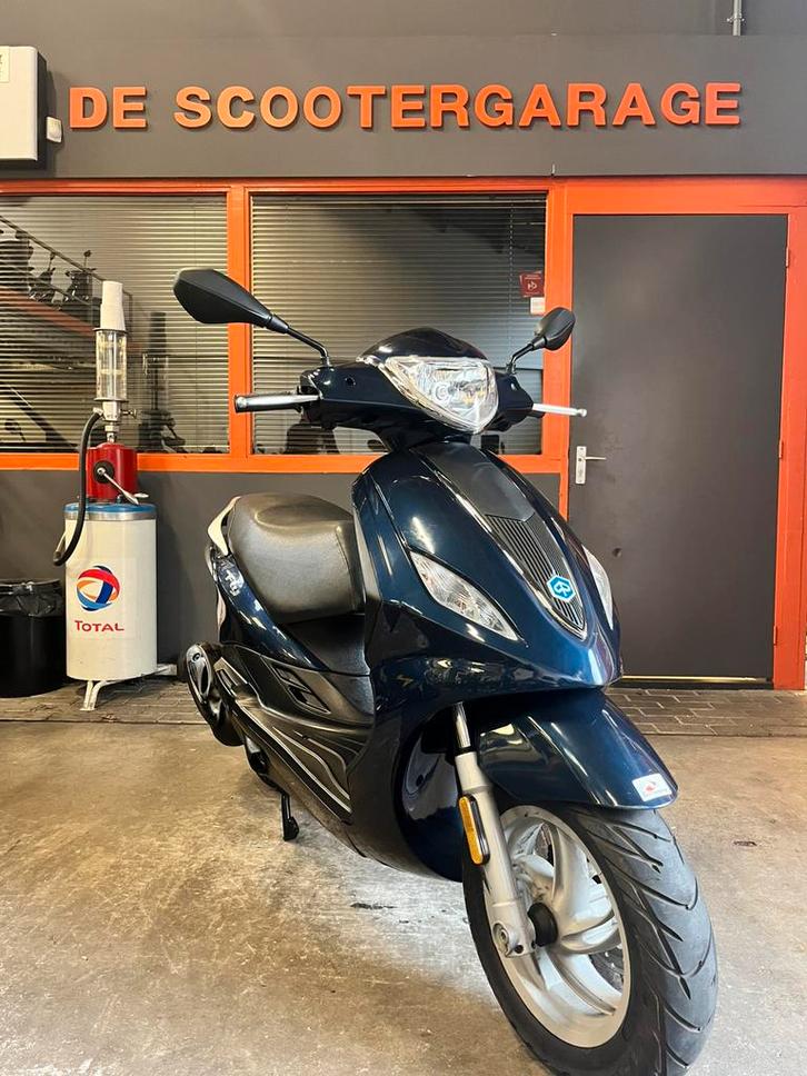 Piaggio Fly brom 45km 4takt 2012, Fietsen en Brommers, Scooters | Piaggio, Gebruikt, Fly, Maximaal 45 km/u, Benzine, Ophalen