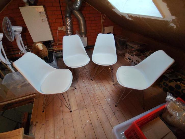 4 Witte Essence Kuipstoelen - Goede Staat, Huis en Inrichting, Stoelen, Gebruikt, Vier, Kunststof, Metaal, Wit, Ophalen of Verzenden