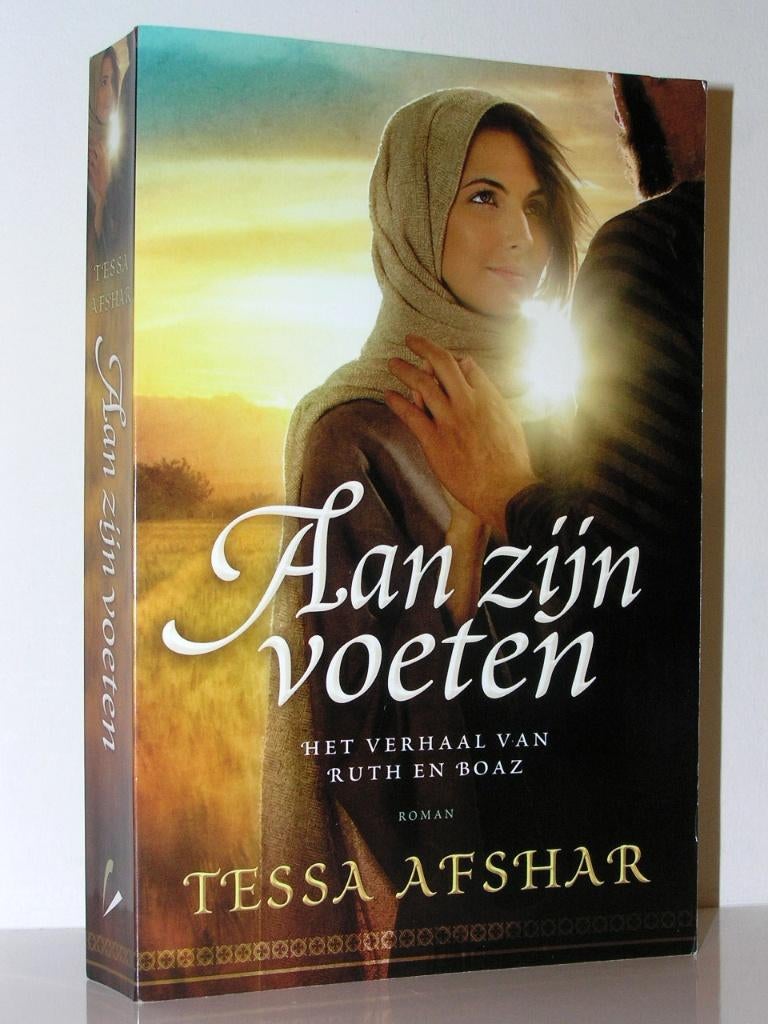 Tessa Afshar - Aan zijn voeten (Bijbelroman Ruth en Boaz), Boeken, Romans, Ophalen of Verzenden, Zo goed als nieuw