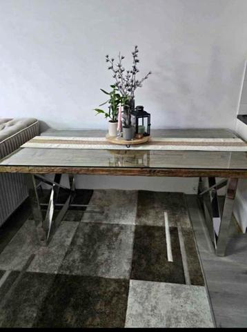 Eettafel beschikbaar voor biedingen