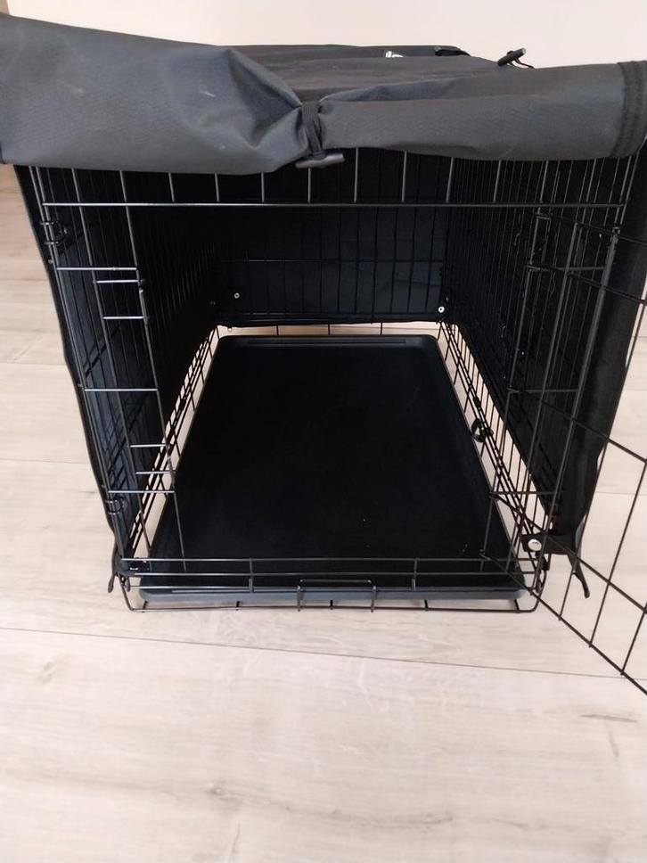 Nieuwe bench met speciale zwarte benchhoes, Dieren en Toebehoren, Hondenbenches, Nieuw, Ophalen of Verzenden