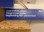 Unieke stationsplaat NS  oversteken, Gelijkstroom, Overige typen, Ophalen of Verzenden, NS