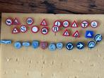 speldjes van verkeersborden en automerken, Verzamelen, Speldjes, Pins en Buttons, Ophalen of Verzenden, Zo goed als nieuw, Transport