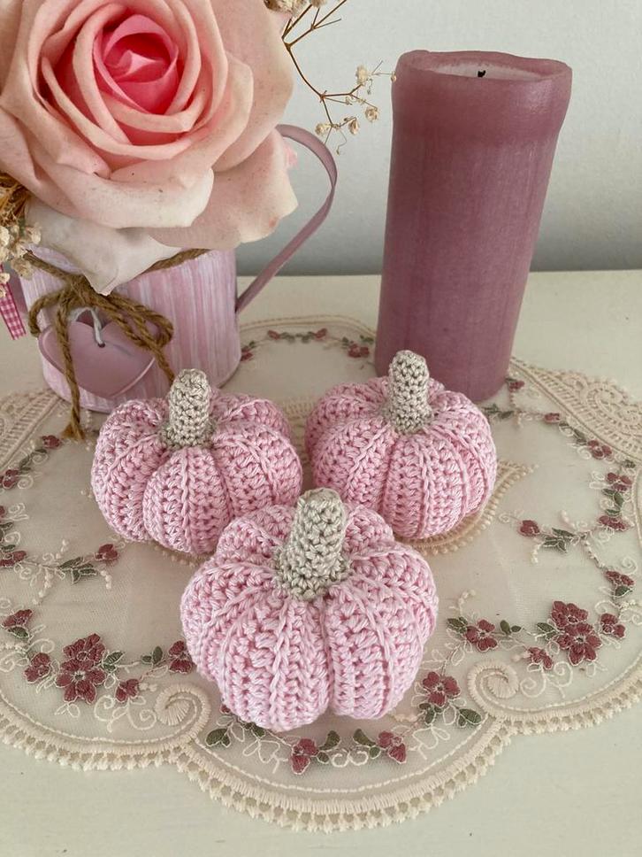 Met de hand gehaakte roze pompoenen setje, Hobby en Vrije tijd, Breien en Haken, Nieuw, Haken, Overige typen, Ophalen of Verzenden