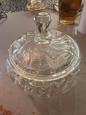 Vintage antiek gegraveerde glazen bonbonschaaltje schaaltje beschikbaar voor biedingen