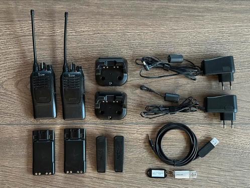 2x Icom IC-F2000 UHF met accu’s, opladers en progr.kabel, Telecommunicatie, Portofoons en Walkie-talkies, Gebruikt, Portofoon of Walkie-talkie