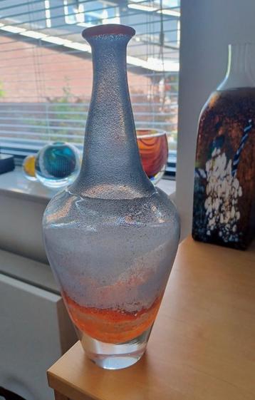 Kosta Boda grijze frosted fles 29,5 cm van Monica Backström  beschikbaar voor biedingen