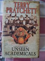 Terry pratchett:unseen academicals 9780385609340 hardcover 2, Boeken, Gelezen, Terry Pratchett, Ophalen