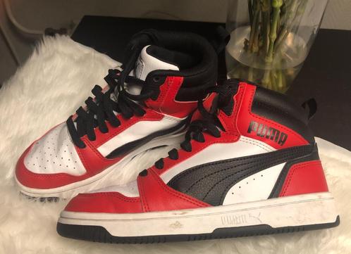 STUNT: ZGAN Puma Sneakers Mt 36 Rood Zwart Wit, Kinderen en Baby's, Kinderkleding | Schoenen en Sokken, Zo goed als nieuw, Sportschoenen