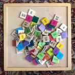 Houten bord met kleurige losse blokjes met de tafels erop, Ophalen of Verzenden, Rekenen