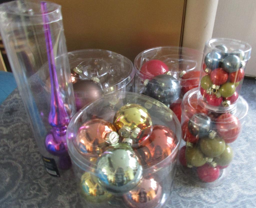 nieuwe kerstballen 21 groot + 1 paarse piek 2025, Diversen, Kerst, Ophalen of Verzenden, Nieuw