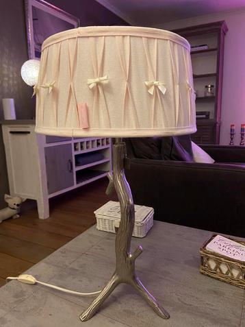 2 Riviera Maison boomstam tafellampen met licht rose RM kap