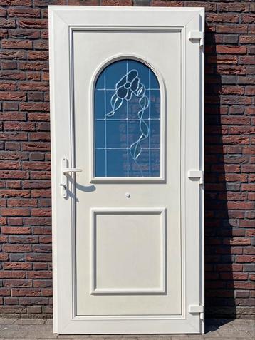 Nieuwe kunststoffen voordeur incl kozijn hr++ H 210 x B 100 beschikbaar voor biedingen