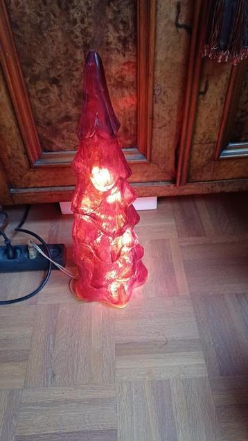 Rode plastic kerstboom, zgn. Blow Mold, met lampjes  beschikbaar voor biedingen