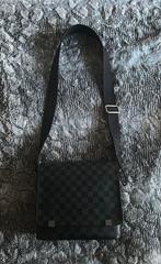 Louis Vuitton leren schoudertas voor heren, Sieraden, Tassen en Uiterlijk, Tassen | Schoudertassen, Ophalen of Verzenden, Zo goed als nieuw