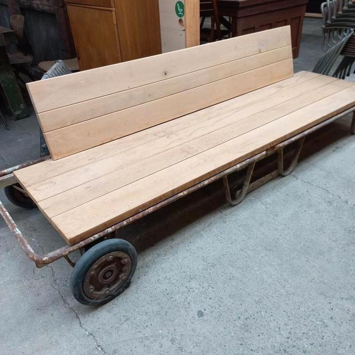 Zitbank op industrieel onderstel, Antiek en Kunst, Curiosa en Brocante, Ophalen