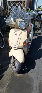 Kymco Like 45km scooter met topkoffer, Fietsen en Brommers, Scooters | Kymco, Ophalen, Gebruikt, Maximaal 45 km/u, Like