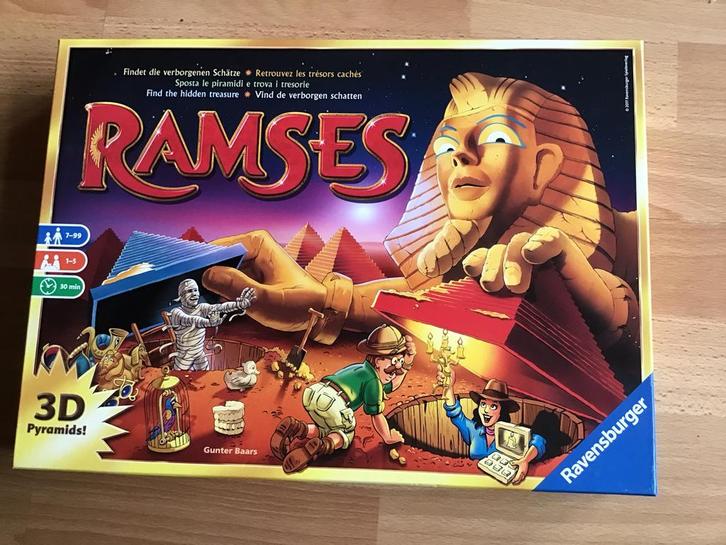 Spel Ramses met 3D piramides - Ravensburger, Hobby en Vrije tijd, Gezelschapsspellen | Bordspellen, Zo goed als nieuw, Een of twee spelers