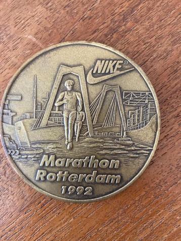 Marathon Rotterdam 1992 herderkingspenning beschikbaar voor biedingen