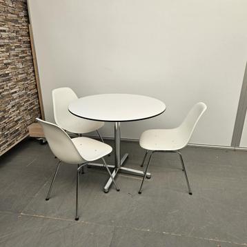 VDS ronde kantoortafel met 3 Vitra Eames stoelen beschikbaar voor biedingen