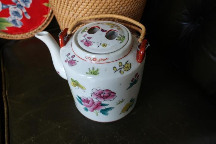 Oosters handgeschilderde theepot porselein, Antiek en Kunst, Antiek | Servies los, Ophalen of Verzenden