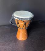 Kleine djembe trommel bruin, Muziek en Instrumenten, Drumstellen en Slagwerk, Ophalen of Verzenden, Gebruikt, Overige merken