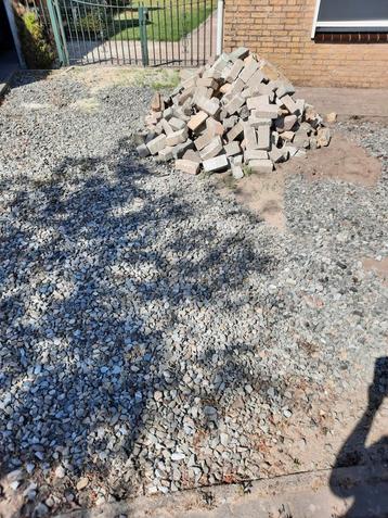 Gratis: ca 15 M2 grijs grind / split beschikbaar voor biedingen