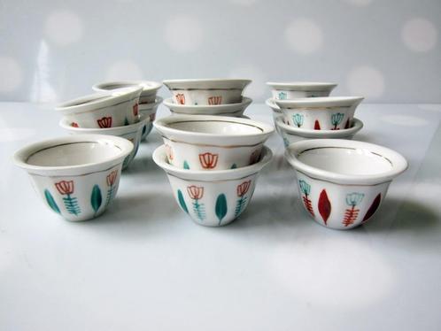 Traditionele Libanese koffiekopjes groen en rood, € 3,= p st, Huis en Inrichting, Keuken | Servies, Zo goed als nieuw, Kop(pen) en/of Schotel(s)