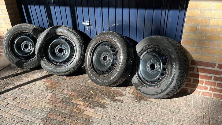 Winterbanden (oa Renault ) voor kratje bier, Auto-onderdelen, Banden en Velgen, Banden en Velgen, Winterbanden, 15 inch, 195 mm