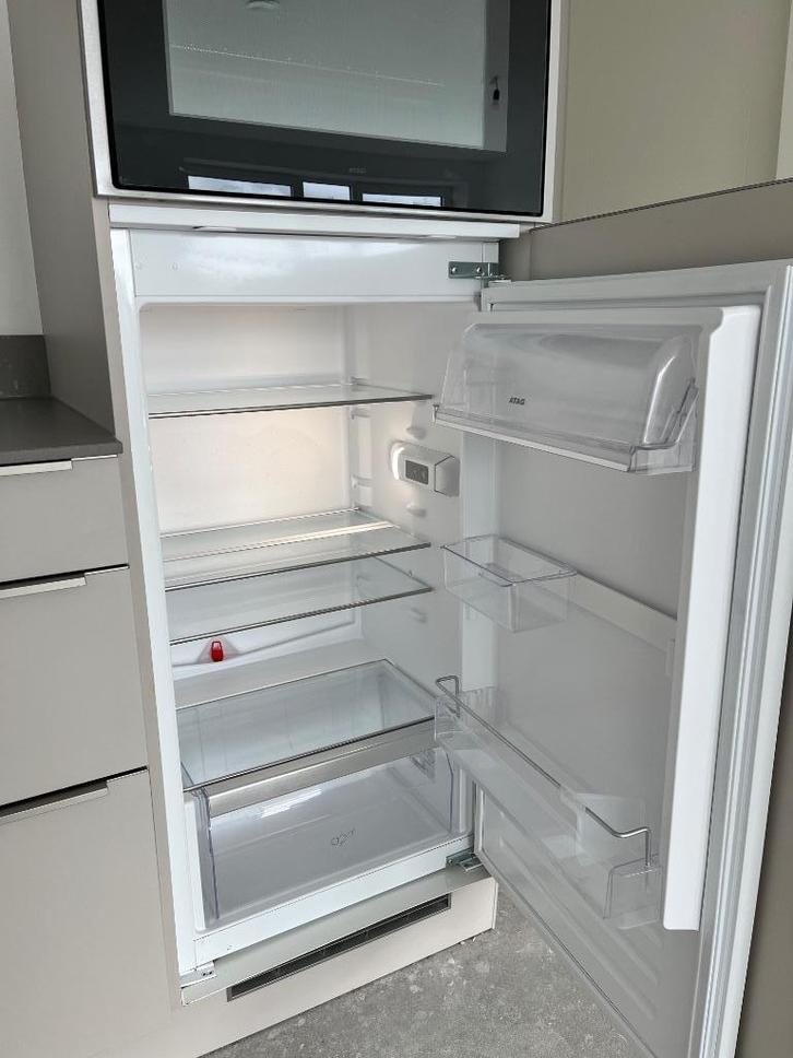Built-in ATAG fridge KS33102A, Witgoed en Apparatuur, Koelkasten en IJskasten, Zo goed als nieuw, Zonder vriesvak, 150 tot 200 liter