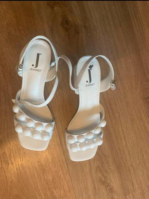 Jeannot: z.g.a.n. Italiaanse open pumps maat 38, Kleding | Dames, Schoenen, Zo goed als nieuw, Sandalen of Muiltjes, Wit, Verzenden