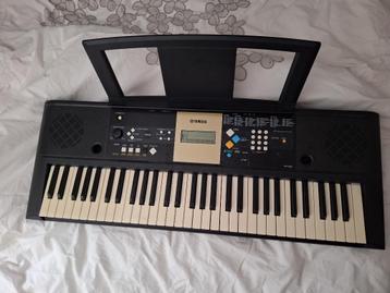 Yamaha YPT 220 Digital Keyboard met of zonder standaard beschikbaar voor biedingen