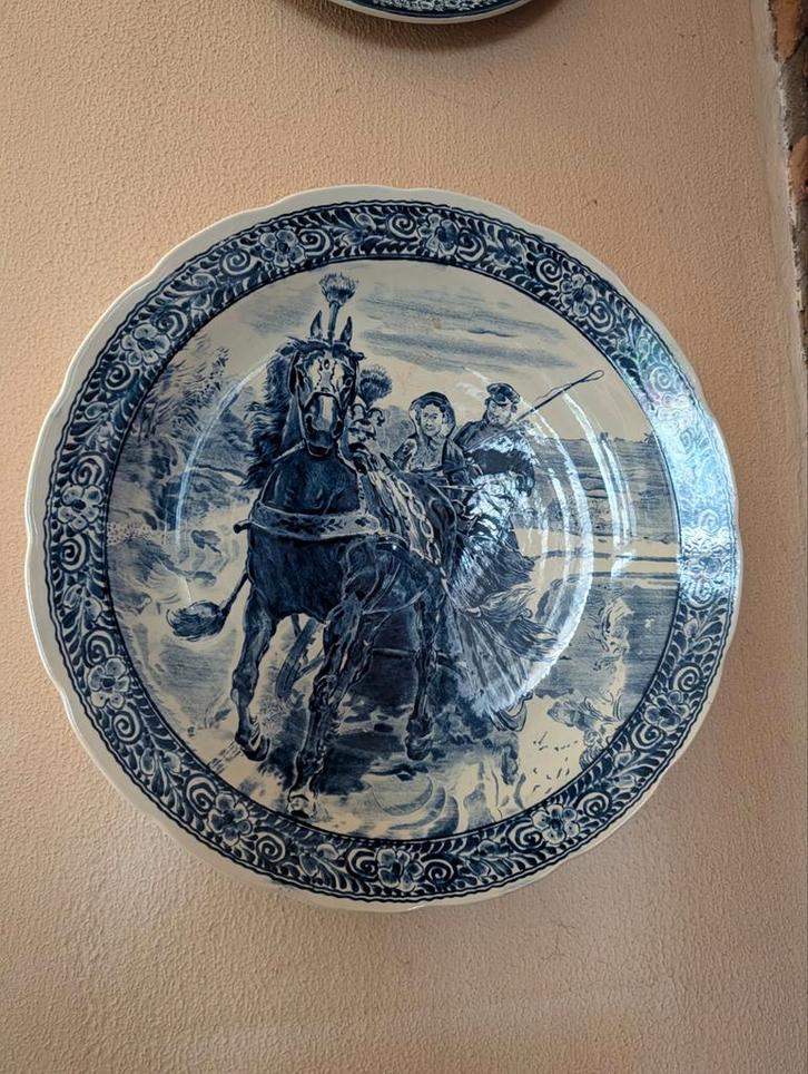 Delfts Blauw Wandbord met Paard en Koets, Antiek en Kunst, Antiek | Wandborden en Tegels, Ophalen of Verzenden