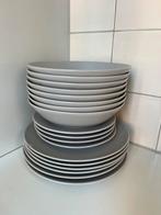 Ikea servies lichtgrijs, Huis en Inrichting, Gebruikt, Ophalen of Verzenden, Bord(en), Effen