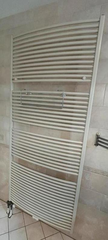 Moderne radiator 202x89  beschikbaar voor biedingen
