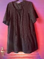 Super gave jurk 44/46 met gaatjemotief van FSTVL nu 29,99€, Kleding | Dames, Zwart, Maat 42/44 (L), Ophalen of Verzenden, Knielengte