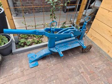 Steenknipper  steenknipmachine beschikbaar voor biedingen