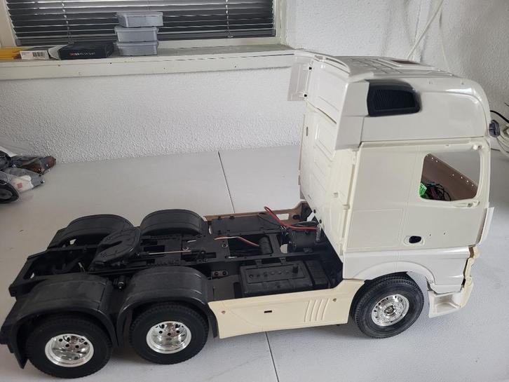 Mercedes Arocs, Hobby en Vrije tijd, Modelbouw | Radiografisch | Auto's, Zo goed als nieuw, Auto onroad, Elektro, Schaal 1:14