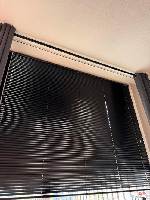 T.e.a.b MOET WEG - Zwarte aluminium jaloezieën 25mm, Huis en Inrichting, Stoffering | Gordijnen en Lamellen, Zo goed als nieuw