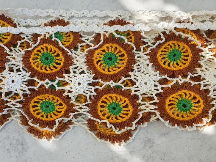 Zweeds haakwerk: Gordijnrand bloemen vintage, Huis en Inrichting, Stoffering | Gordijnen en Lamellen, Zo goed als nieuw, Minder dan 100 cm